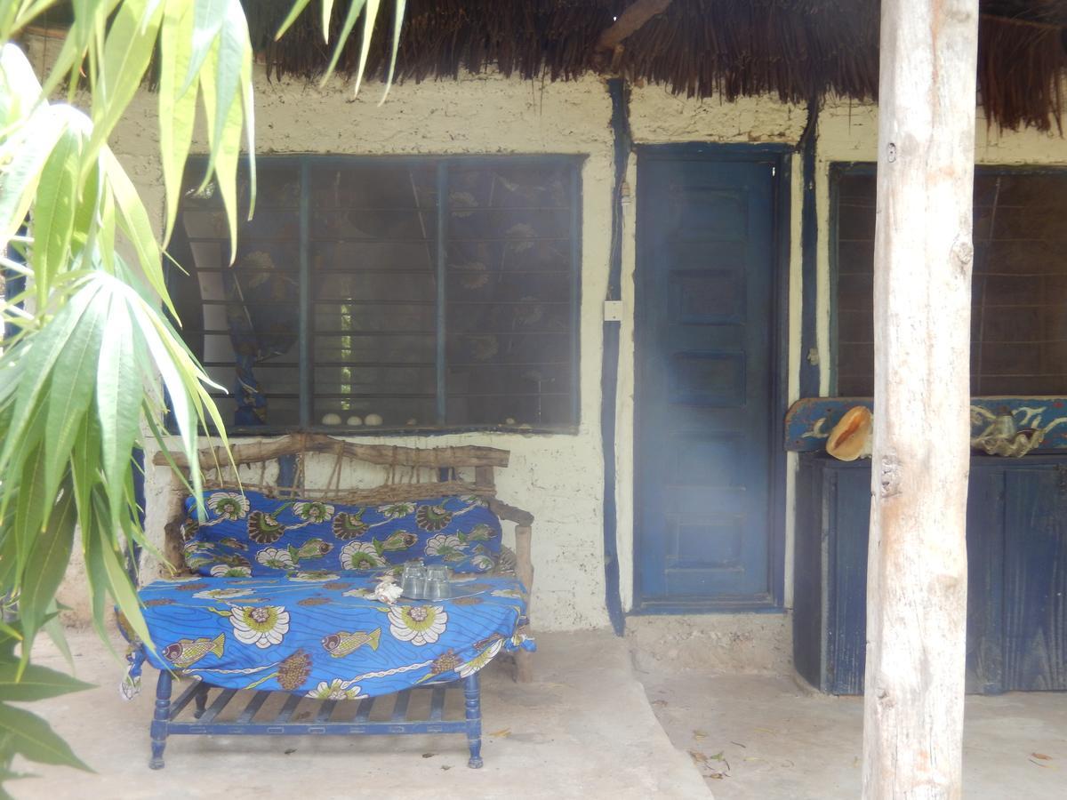 Blue Monkey Beach Cottages Shimoni Екстериор снимка