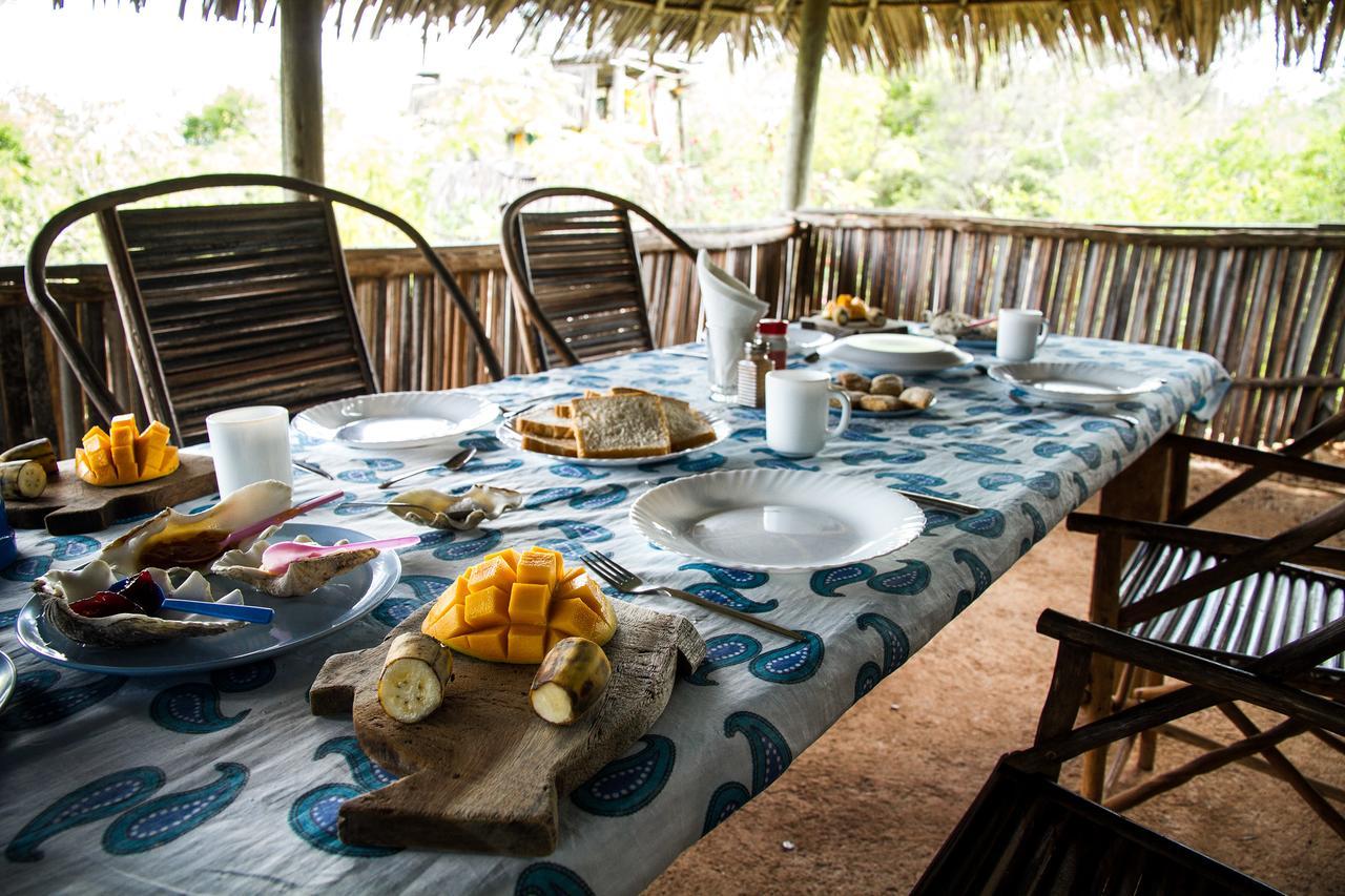 Blue Monkey Beach Cottages Shimoni Екстериор снимка