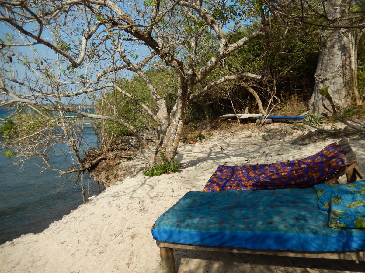 Blue Monkey Beach Cottages Shimoni Екстериор снимка